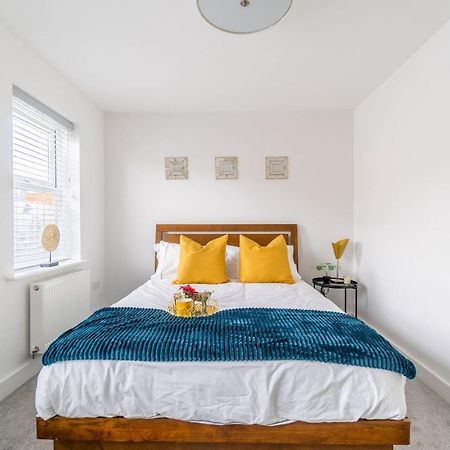 Stylish 4 Bed Family Home At Madejski, Reading University Εξωτερικό φωτογραφία