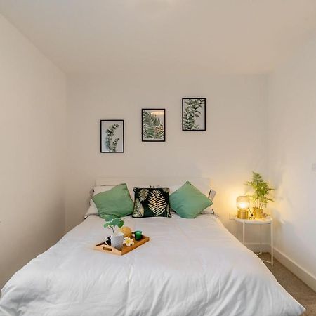 Stylish 4 Bed Family Home At Madejski, Reading University Εξωτερικό φωτογραφία