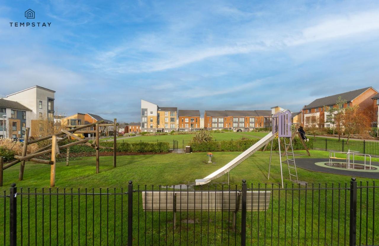 Stylish 4 Bed Family Home At Madejski, Reading University Εξωτερικό φωτογραφία