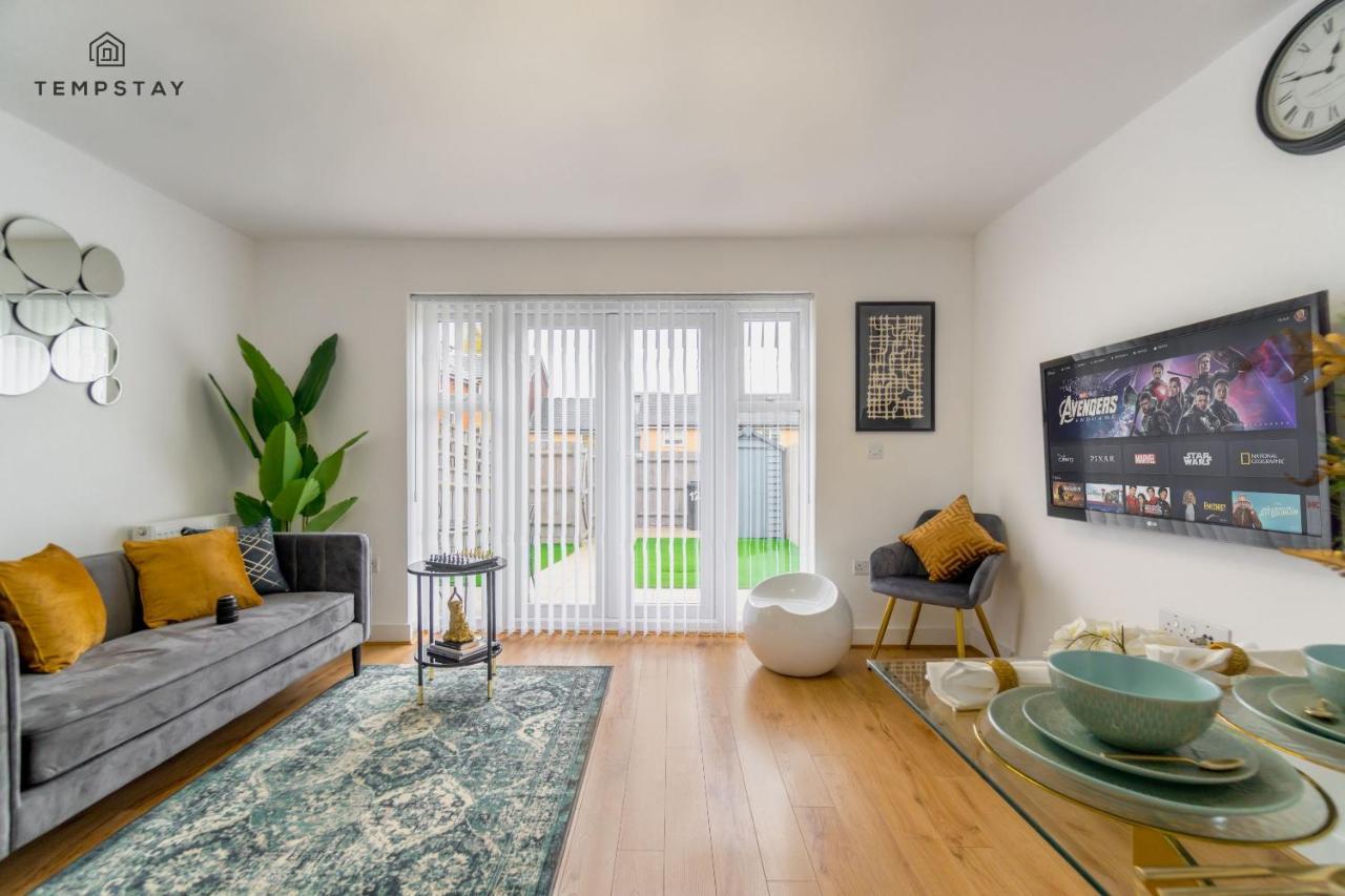 Stylish 4 Bed Family Home At Madejski, Reading University Εξωτερικό φωτογραφία